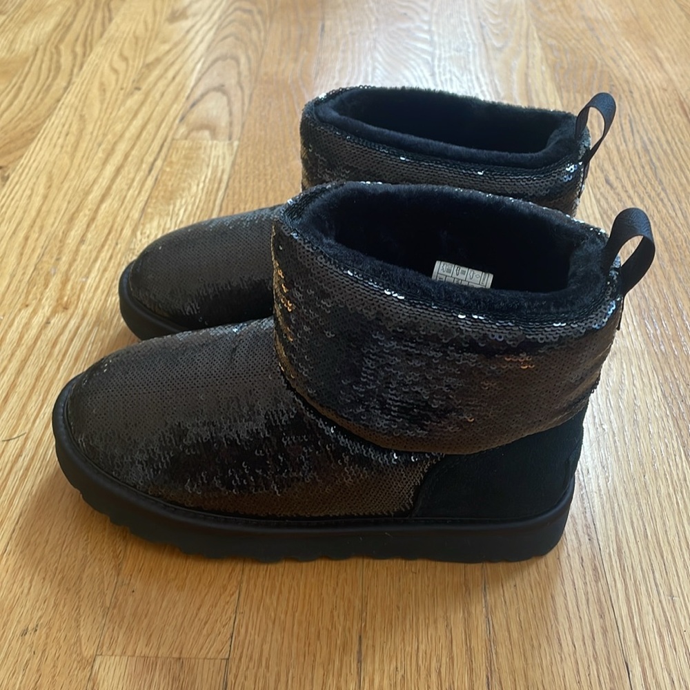 UGG NEW classic black mini mirror ball boots size 6 - Picture 3 of 9